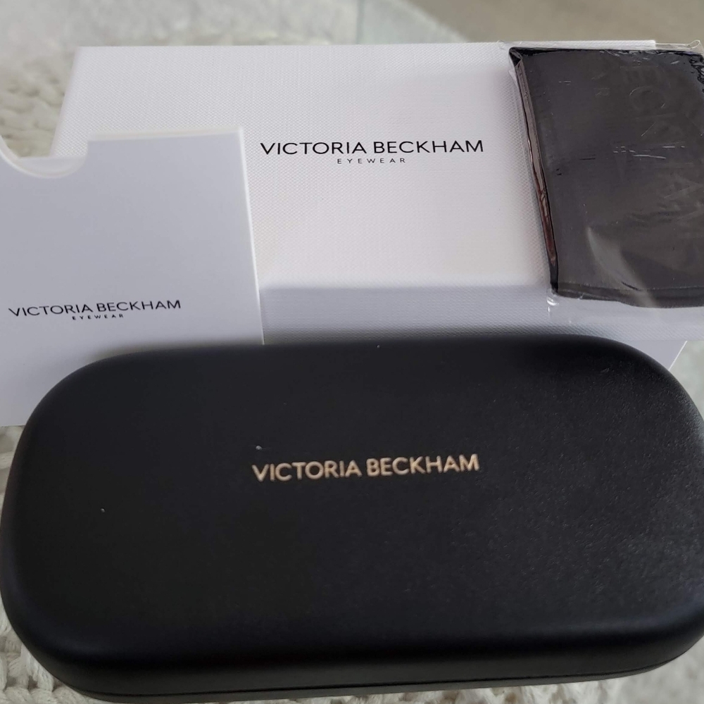 ❤️SALE❤️SALE❤️Victoria  Beckham box, eye glasses case, cloth & card. - Picture 6 of 6